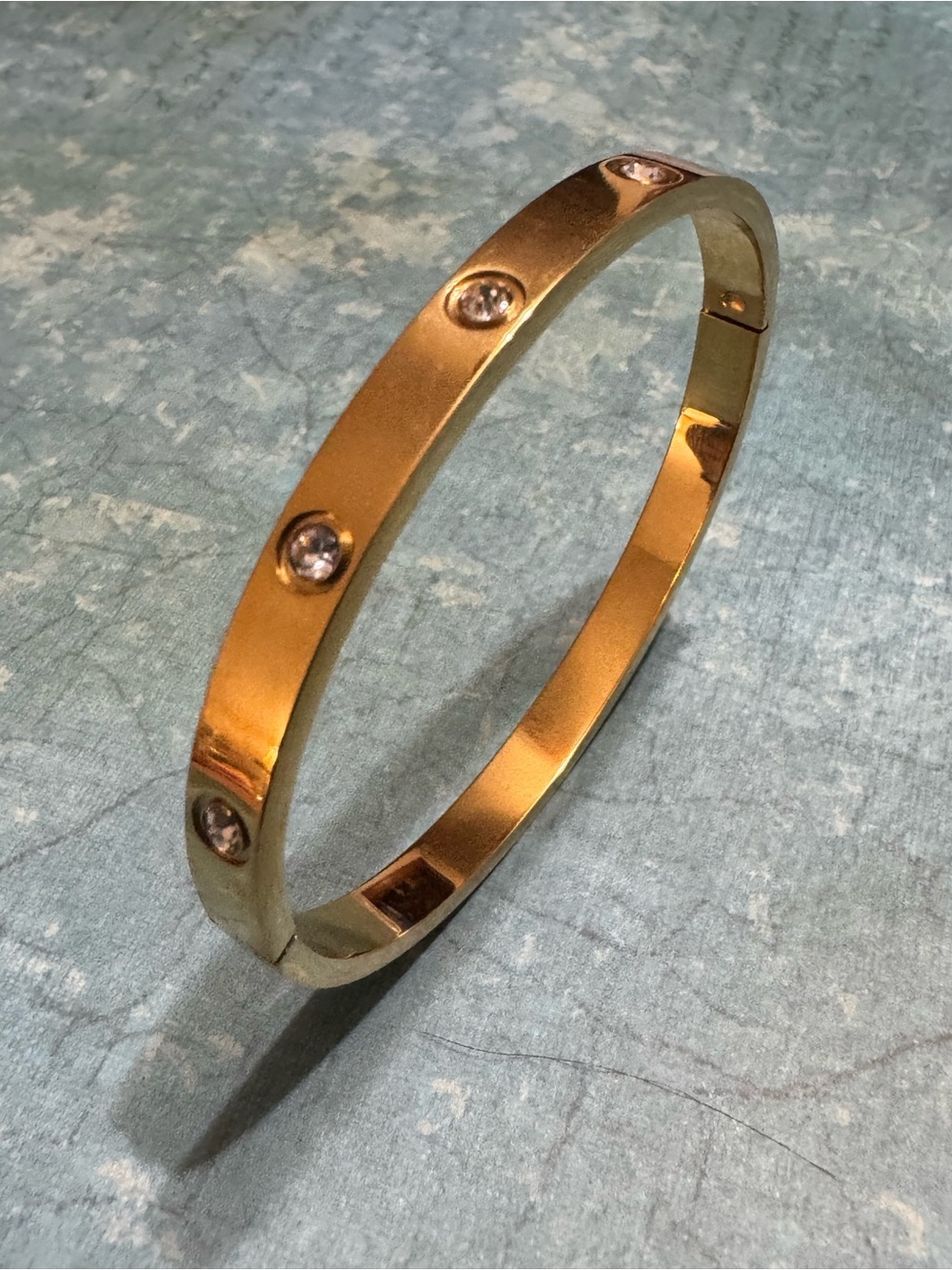 GOLD TONE AND RHINESTONES BRACELET